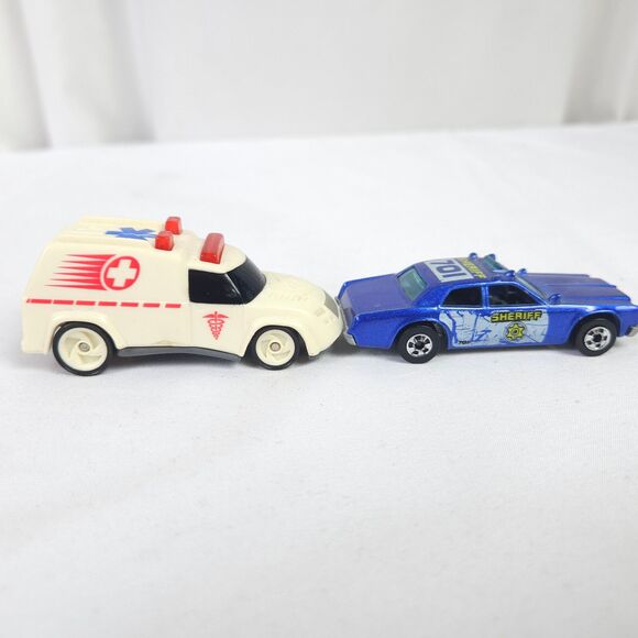 VTG Hot Wheels Lot - 1975 Sheriff 701 - 1976 Firetruck - 1988 & 1994 Ambulance - Picture 8 of 10